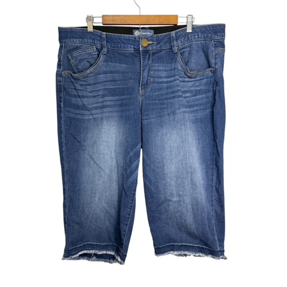 Democracy Shorts Women's 20W Absolution Stretch Raw Hem Bermuda Blue